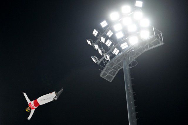 其中包括哈兰德，他错过了一个空门，然后他对着胡珀咆哮，似乎只是这位裁判阻止了曼城的胜利。